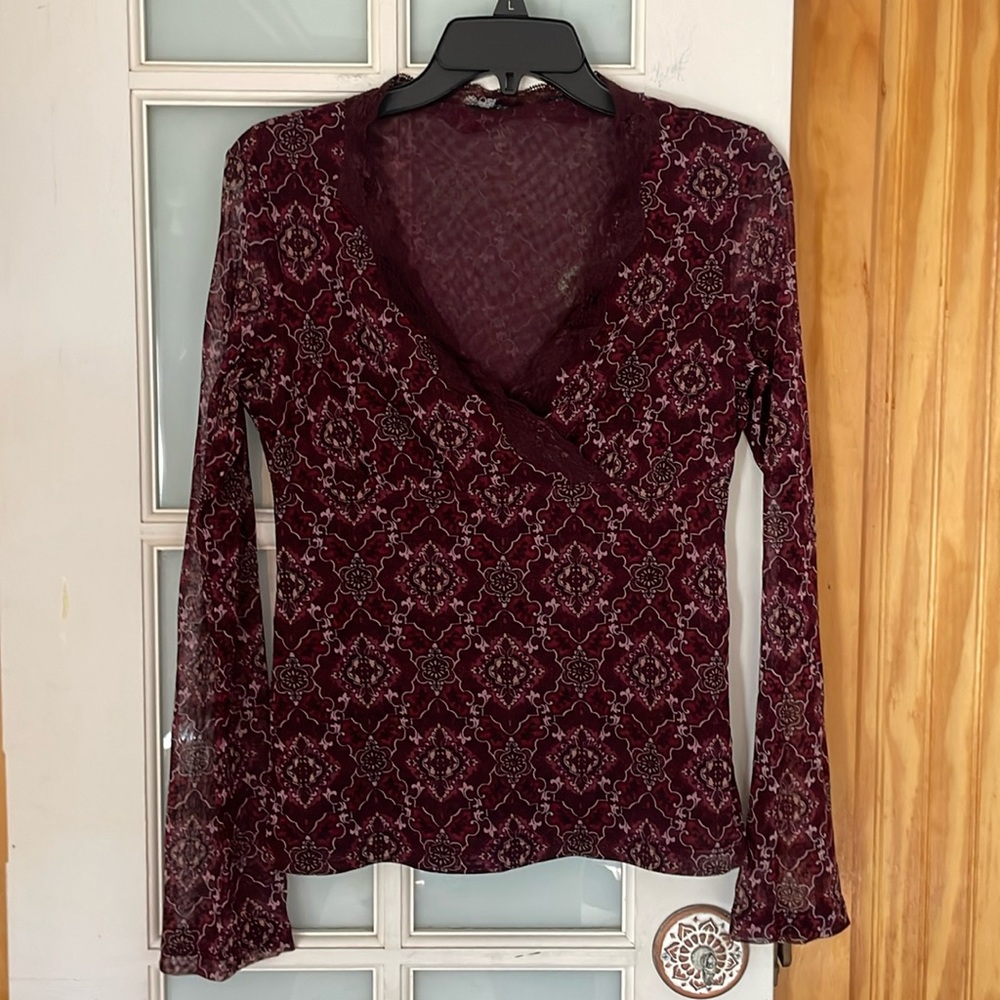 No tags/ slightly sheer floral top